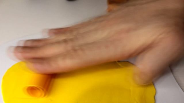 Делаем Губку Боба из легкого пластилина. смотреть онлайн