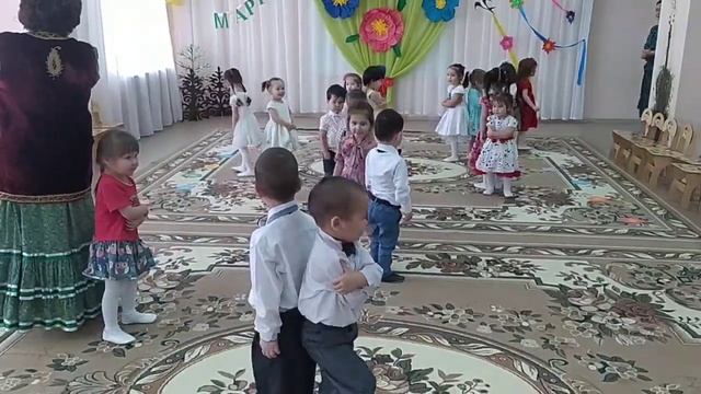 танец "Обиделись и помирились" Бейеү "Асыуланыштыҡ һәм дуҫлаштыҡ" Младшая группа детского сада смотреть онлайн