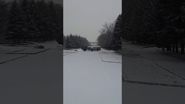 Площадь восстания!Гостиница Родина! Мемориал Горловским рабочим героям восстания 1905гг! смотреть онлайн