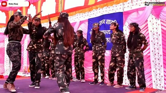 Sandeshe aate hain humein tadpate hain || Super-hit desh bhakti song || School Function смотреть онлайн