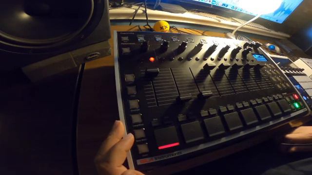 ISLA INSTRUMENTS S2400 12bit sampling drum machine (demo13) смотреть онлайн