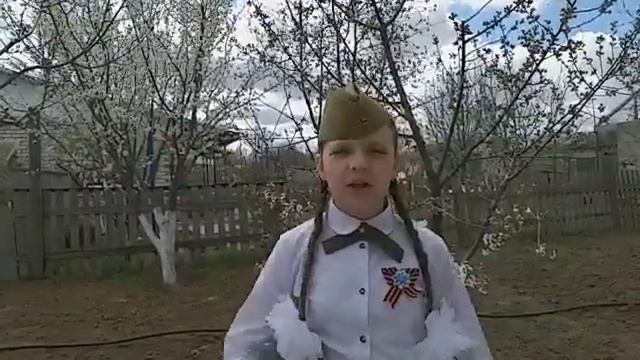 #ВеликойПобедепосвящается Стихотворение "Как белый мрамор детское лицо" Любовь Нелен смотреть онлайн