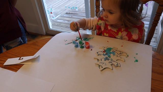 STAY AT HOME MOM DITL | TODDLER BED UPDATE & TODDLER CHRISTMAS ACTIVITIES смотреть онлайн