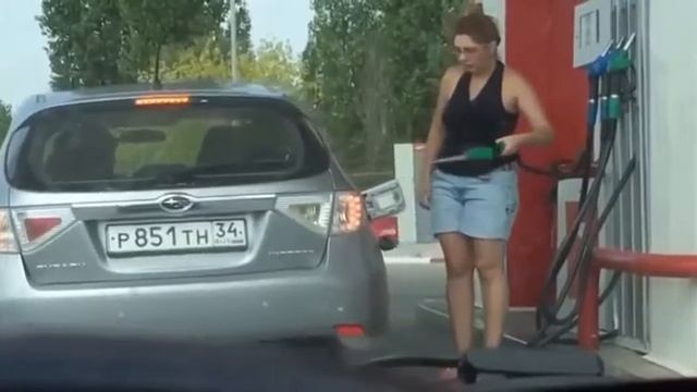 В Волгограде произошёл woman moment. Почему не работает колонка? На размышление дается 30 секунд. смотреть онлайн