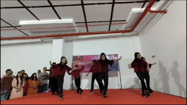 Current Laga Re x Dhating Naach | Stage Performance | Bollywood Dance | Being Groovy Academy смотреть онлайн