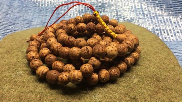 Чётки из "семян Бодхи", 108 бусин, d~10 мм, L~50 см, куплены в Бодхгая, Индия, буддийские четки смотреть онлайн