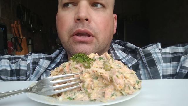 МУКБАНГ Салат Оливье (ленивый) | Mukbang Olivier Salad