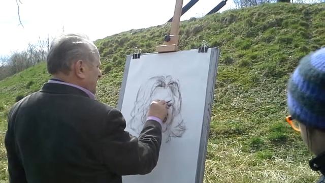 Художник рисует портрет женьщины смотреть онлайн