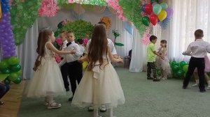 Выпускной вальс  Е.Дога "Осенний вальс" (из кф "Мой ласковый и нежный зверь")