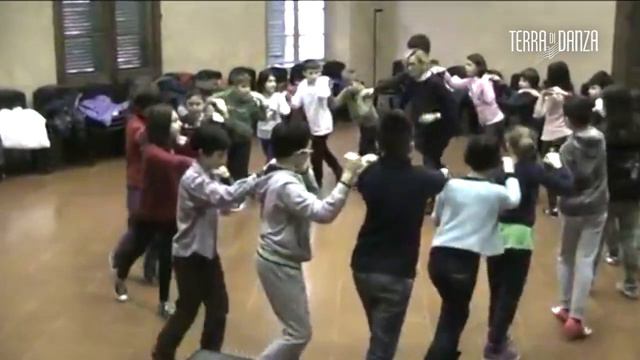 HORA AHAVA con Franca Superchi смотреть онлайн
