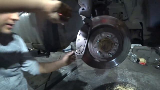Замена тормозных колодок на крайслере с 300 в Киеве у Артема. смотреть онлайн
