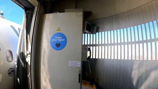 VUELING AIRLINES AIRBUS A320 SEAT MAP AND INSIDE VIDEO