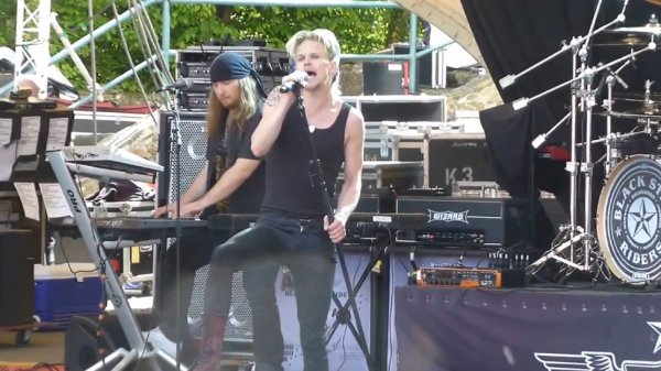 H.e.a.t. - Downtown (live at HiRock Festival Loreley 02.06.2013)