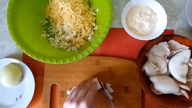 Салат с кальмарами/ ОЧЕНЬ ВКУСНЫЙ И НЕЖНЫЙ смотреть онлайн
