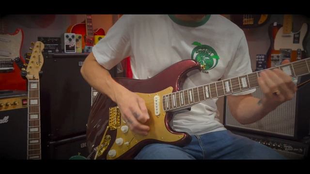 Squier 40th Anniversary Stratocaster смотреть онлайн