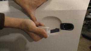 VW Polo Sedan - Как снять наружную ручку двери