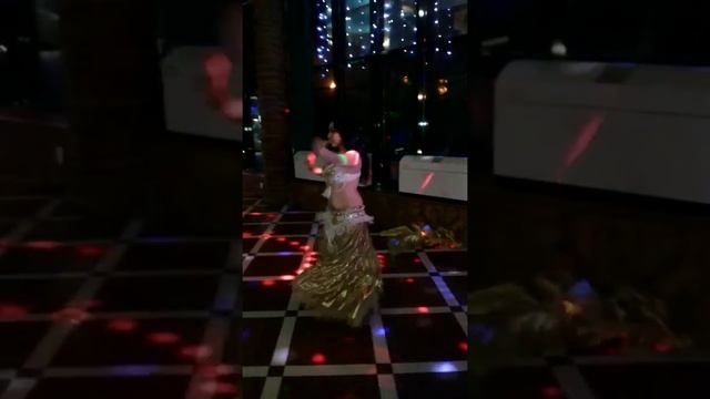 Нора в ресторане Тропикана на 8 марта смотреть онлайн