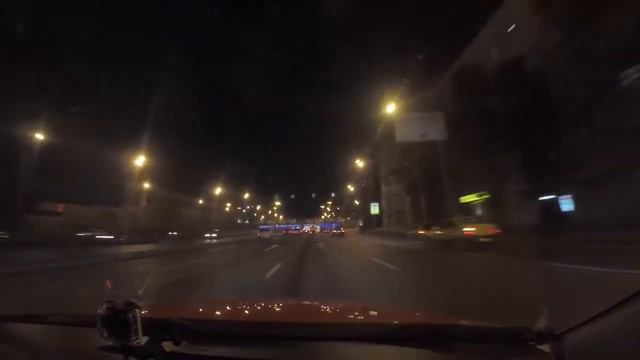Гонка на Дороге быстрая езда среди потока машин смотреть онлайн