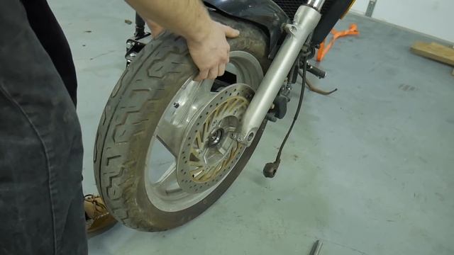 Motorcycle Front Wheel Removal смотреть онлайн