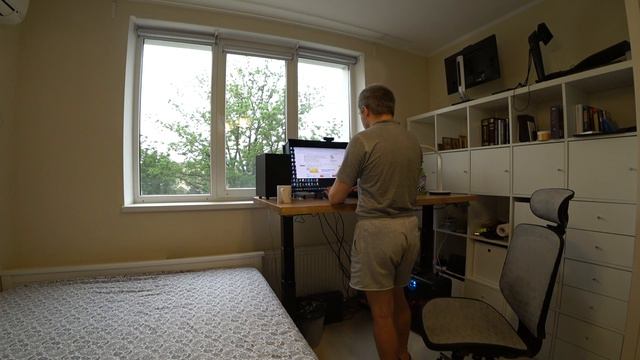 Автоматически регулируемый стол Shapdesk для работы стоя + кресло-седло Gravitonus смотреть онлайн