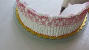 украшение торта белково-заварным кремом.