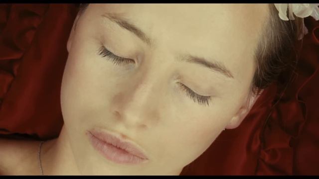 Una Nuova Amica - Teaser - il nuovo film di François Ozon da Marzo al cinema смотреть онлайн