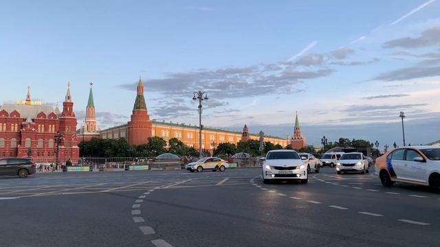 Summer views of Moscow in 4K. Sunset on the embankment, Patriarch's Ponds, Zaryadye. смотреть онлайн
