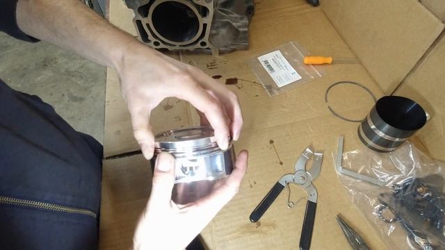 Subaru STI EJ25 build part 2 pistons and rings смотреть онлайн
