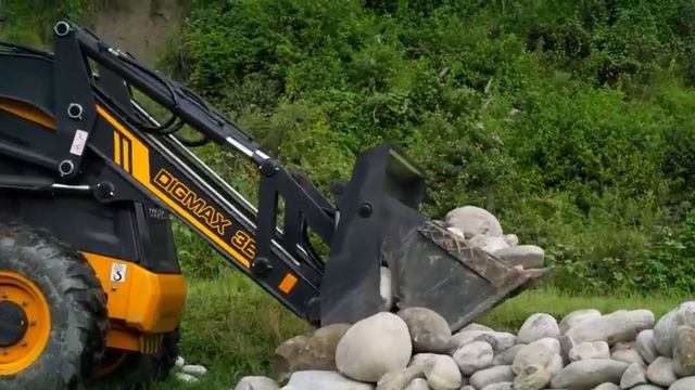 Экскаватор-погрузчик DELCO XP95+ смотреть онлайн