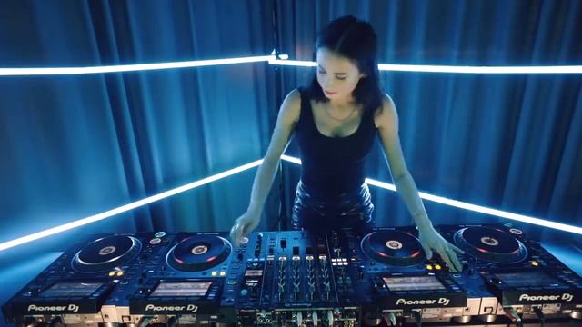 Juicy M - 4 CDJs Mix 2020 смотреть онлайн