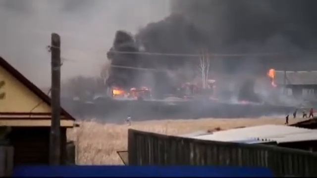 В Заозерном сгорело 53 частных дома (Красноярский край, 7.05.2022) смотреть онлайн