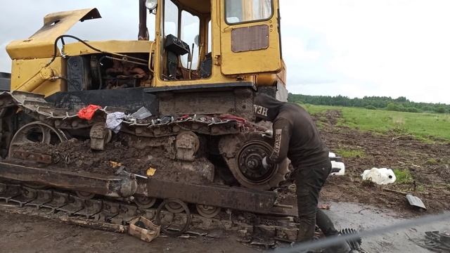Бульдозер ЧТЗ Т 130 -Большая проблема шпильки на звезде смотреть онлайн