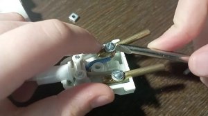 как поставить вилку на двойной провод без заземления.