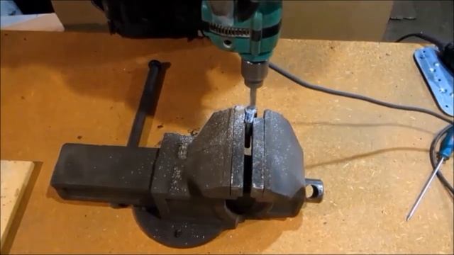 Как высверлить сломанный болт , винт или шпильку ? Сделай сам Сверло для заломыша Заточи и высверли смотреть онлайн