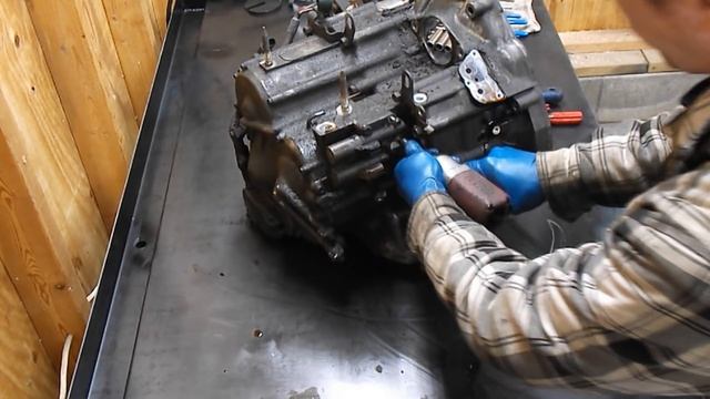 How to Rebuild a Honda Automatic Transmission Part 1 Disassembly BAXA 4 Speed смотреть онлайн