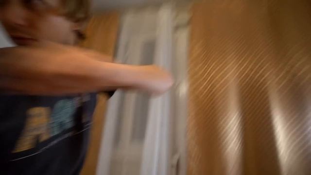 НЕ САДИСЬ НА СТУЛ пока не посмотришь это видео! смотреть онлайн