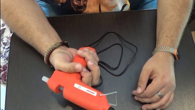 Обзор на клеевой пистолет Rexant 100 Вт 12-0105 смотреть онлайн