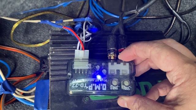 Toyota Probox подключаю тыловые динамики к штатной магнитоле . JBL GTO 938