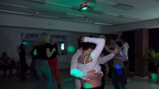 Танцуем бачату - El Duelo. Salsa Social Party. 2023.04.29 смотреть онлайн