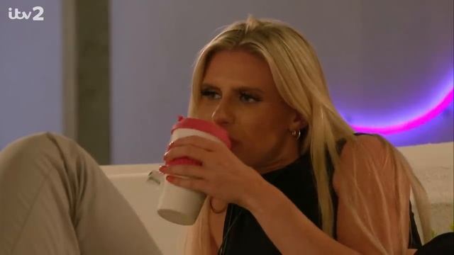 Dale tells Chloe he’s got his eyes on someone else | Love Island 2021 смотреть онлайн