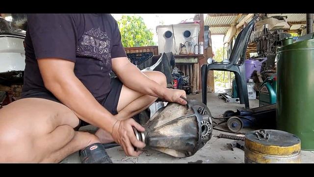 Toyota Landcrusier HZJ80R l Rear Differential Overhaul смотреть онлайн