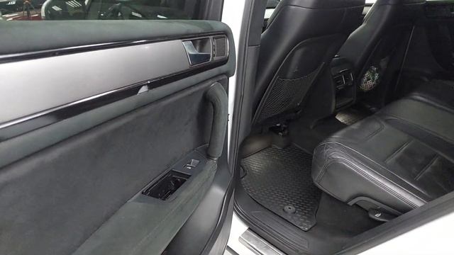 В продаже Volkswagen Touareg 2010 года