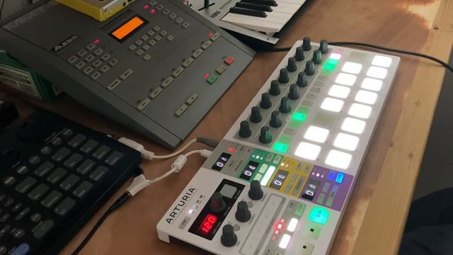 Haem : Monologue, SY85, DrumStation, Boss 660, Model:Cycles, Boss DE-200, Alesis MMT-8, Alesis 3630 смотреть онлайн