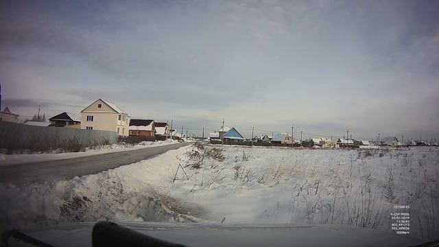 Чем заняться двум УАЗам на узкой дороге