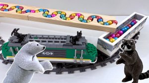 Грузовой LEGO поезд и гонка шариков марблс в сказочном лесу с маленькими зверушками / ASMR - АСМР