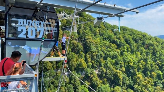 Прыжок с высоты 207 метров. Смогу или нет??? Сочи, SkyPark, Банджи-джампинг. смотреть онлайн
