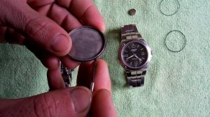 Замена батарейки в часах. КАК ОТКРЫТЬ КРЫШКУ ?