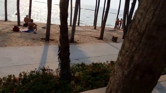 На Джомтьене смотреть онлайн