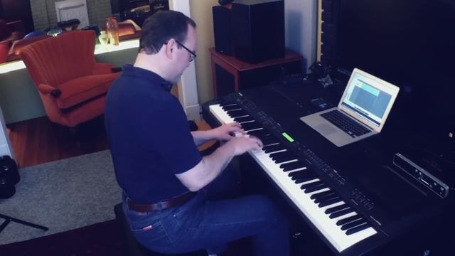 Improvisation in G -- Ivory Vintage Upright смотреть онлайн