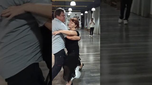 Андрей и Галина. Танго. Хотим также крутить головой. Тренировка. Tango. Ballroom Dance practice. смотреть онлайн